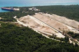 La presidenta mencionó que el acuerdo también deberá incluir la remediación ambiental de la zona explotada durante décadas por Calica.