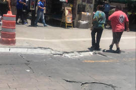 Se hunde concreto de calle céntrica de Saltillo con severas fracturas; obra cara y de mala calidad