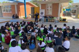 Niñas y niños de nivel Preescolar aprenden sobre la labor de la Policía en su comunidad, fortaleciendo valores de respeto y confianza desde edades tempranas.