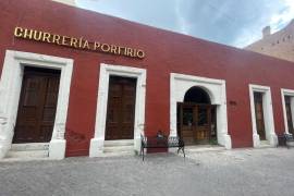 La propiedad, ubicada en la calle Juárez, forma parte del Catálogo Nacional de Monumentos Históricos, lo que ha generado atención sobre las intervenciones realizadas en el sitio.