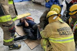 Se electrocuta obrero y cae de casi 7 metros dentro de bodega clausurada en Saltillo