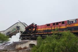 El impacto ocurrió cuando una de las unidades ferroviarias se encontraba detenida y fue alcanzada por otro tren, lo que provocó la movilización de cuerpos de emergencia.