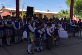 Niños intercambian pistolas de juguete por juegos de mesa en Coahuila