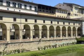 Grafitean sitio histórico en Florencia: Buscan a los culpables
