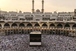 Reportan mil 200 muertos en la peregrinación a La Meca, por calor extremo en Arabia Saudita.