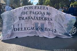 Trabajadores del Instituto Tecnológico de Saltillo se manifestaron a mediados de diciembre de 2025 para exigir el pago de salarios y prestaciones que presentaban retrasos de hasta un mes.