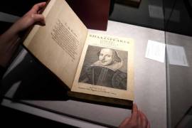 Subastan libro en casi 10 mdd, contiene obras de Shakespeare