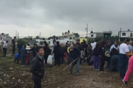 Tras intento de violación de una estudiante en Saltillo, padres de familia limpian terreno abandonado