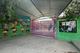 La detección de garrapatas en distintas áreas de la escuela provocó la suspensión preventiva de clases mientras se realizaban acciones para evitar riesgos a la salud de la comunidad escolar.