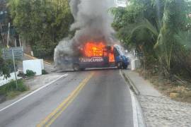 Llama a recuperar el control del país “con autoridad, inteligencia y firmeza”.