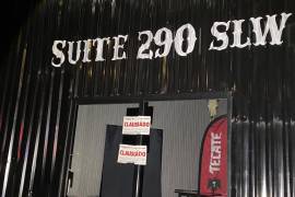 El establecimiento permaneció clausurado tras el operativo realizado por corporaciones estatales en el bulevar Nazario Ortiz Garza.