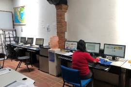 Universidades de AMLO arrancan clases en casas, teatros municipales y auditorios