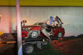 Choque frontal contra tráiler deja una persona sin vida tras invadir carril contrario, en Ramos Arizpe