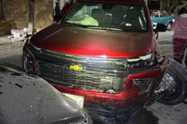 La Chevrolet Traverse quedó inmovilizada tras provocar destrozos en la colonia Rancho de Peña.