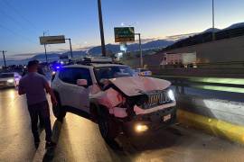 El impacto entre la Jeep Renegade y el camión de transporte de personal dejó daños materiales, pero no se registraron personas lesionadas.