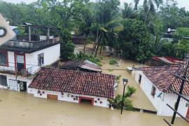 Casi 3 mil casas afectadas, una persona arrastrada por el río y no localizada, y una persona electrocutada es el saldo de las lluvias provocadas en el estado de Veracruz