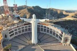 Las escalinatas de acceso al templo también son sometidas a trabajos de restauración y acondicionamiento.