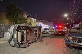 El accidente dejó cuantiosos daños materiales en las dos camionetas involucradas, aunque no se reportaron personas lesionadas.