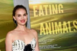 Natalie Portman presenta cinta contra la crianza animal