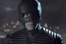 Bruce Wayne usa su primer traje de Batman en 'Gotham'