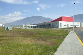 Rector entrega material didáctico a Facultad de Sistemas de la UAdeC