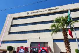 Las lonas fueron instaladas en todas las sedes del Poder Judicial en La Laguna, al igual que lo hicieran trabajadores en todo el país.