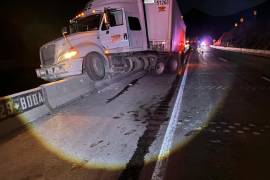 El accidente ocurrió metros antes de ingresar al túnel, en los carriles con dirección hacia Saltillo.