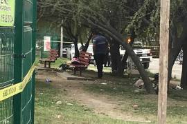 Dejan el cuerpo de una bebé en la banca de un parque en Nuevo León