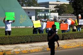 Los inconformes precisaron que Del Río Virgen fue detenido en días pasados tras una larga lucha del senador Ricardo Monreal, presidente de la Jucopo, para que se elimine el delito de ultrajes a la autoridad.