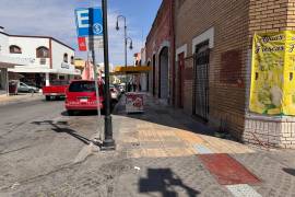 Banquetas angostas, ruido constante y negocios improvisados borraron la caminata ritual