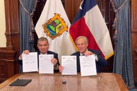 Miguel Riquelme, gobernador de Coahuila, y Greg Abbott, gobernador de Texas, firmaron un acuerdo para agilizar el flujo de mercancía por los puentes internacionales y atender el tema migratorio.