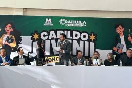 Integrantes del Cabildo Juvenil 2026 rinden protesta ante autoridades municipales y estatales en el recinto del Ayuntamiento.