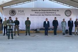 La Fiscalía General de la República (FGR) destruyó seis kilos de fentanilo, 25 toneladas de precursores químicos y seis mil litros de sustancias asociadas, como parte de un operativo llevado a cabo en Nuevo León.