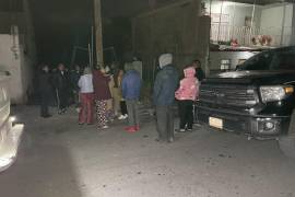 Vecinos se congregaron en torno al domicilio.