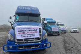 Transportistas de carga mantienen el paro y advierten que no retirarán sus unidades hasta obtener respuestas a sus demandas.