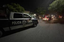 Los hombres, identificados como Daniel Heridoro y Felipe de Jesús, son abordados por la unidad M-1559 de la policía municipal en las calles Hidalgo y Niños Héroes, donde se lleva a cabo la detención.
