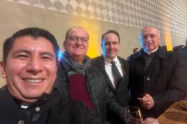 La comitiva de Coahuila, encabezada por el gobernador Manolo Jiménez, disfrutó de una cena con la cúpula católica, en la que se presentó lo mejor de la gastronomía regional.