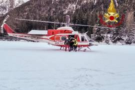 Un centenar de personas han quedado atrapadas este martes en lo alto del Monte Moro, a dos mil 800 metros de altitud en los Alpes italianos, debido a un incidente en el teleférico que conecta la localidad de Macugnaga con la pista de esquí.