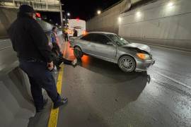 La impactante colisión dejó al vehículo particular en posición opuesta sobre el carril de alta velocidad y parte del central.