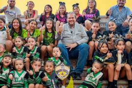 Porristas y equipos de tochito realizan prácticas en instalaciones municipales renovadas.