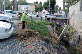 Limpieza. El desazolve de arroyos es una tarea diaria que realiza personal del Municipio.