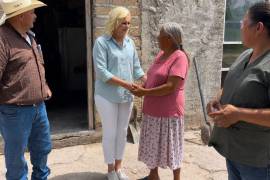 Una familia recibió respaldo para rehabilitar su patrimonio durante una jornada de atención realizada en la comunidad de La Cuchilla, del municipio de Múzquiz, Coahuila.