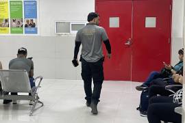 El hombre fue llevado por su pareja sentimental, pero luego se retiró.