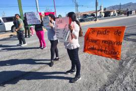 Saltillo: padres bloquean vialidad en protesta por condiciones de la Primaria Cristóbal Colón