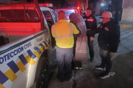 Personal de Protección Civil y Bomberos realizó recorridos nocturnos para auxiliar a personas en situación de calle.
