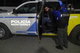 El hombre que manejaba el vehículo de aplicación en que viajaban los presuntos delincuentes fue detenido por la policía de Monterrey