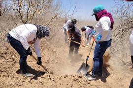 Dos de los cuatro cuerpos localizados por el colectivo Madres Buscadoras de Sonora en un predio de la Costa de Hermosillo ya fueron identificados como Víctor Florencio Cabanillas, de 35 años, y Erick Arturo Fernández Zárate, de 22, quienes habían desaparecido juntos el 28 de enero de 2025 en el municipio de Guaymas.
