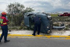 Al llegar al sitio, elementos de seguridad localizaron la unidad sin ocupantes, por lo que se presume que quienes viajaban en el vehículo abandonaron el lugar antes del arribo de las autoridades.