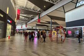 Comercios de ropa, calzado y comestibles registran mayor afluencia durante la temporada decembrina.