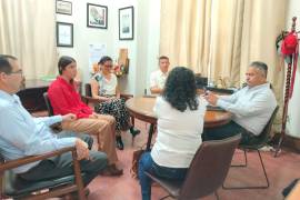 El alcalde Víctor Manuel Leija Vega firmó el convenio con directivos de la clínica “La Fe da Visión”.